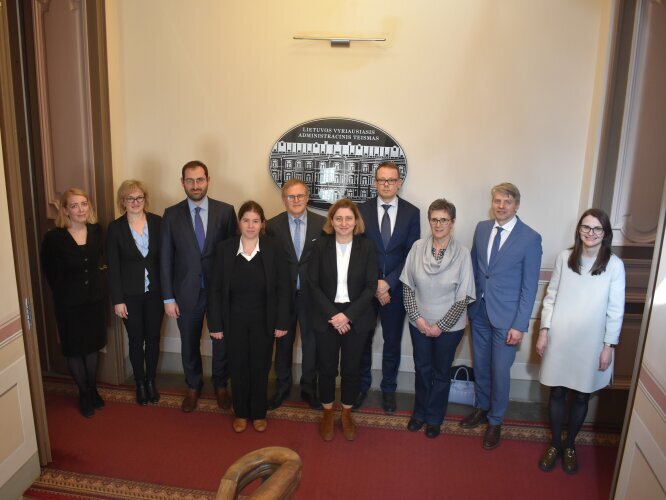 A delegation  of the Versailles Administrative Court of Appeal visited SACL